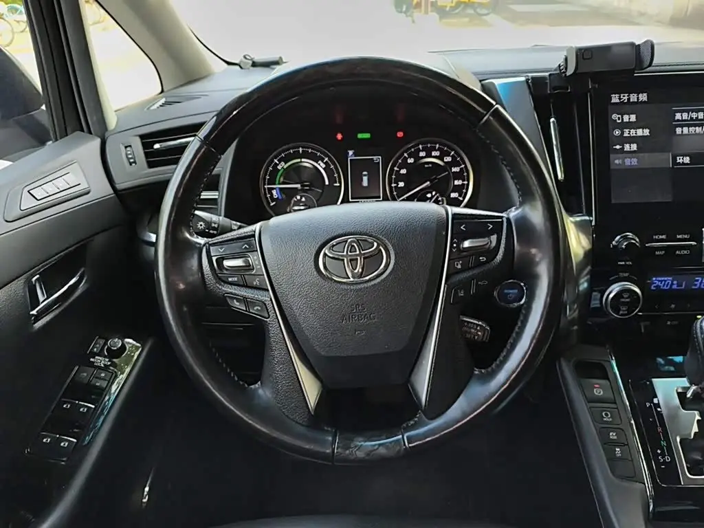 Toyota Vellfire 2020 — Photo 3/20