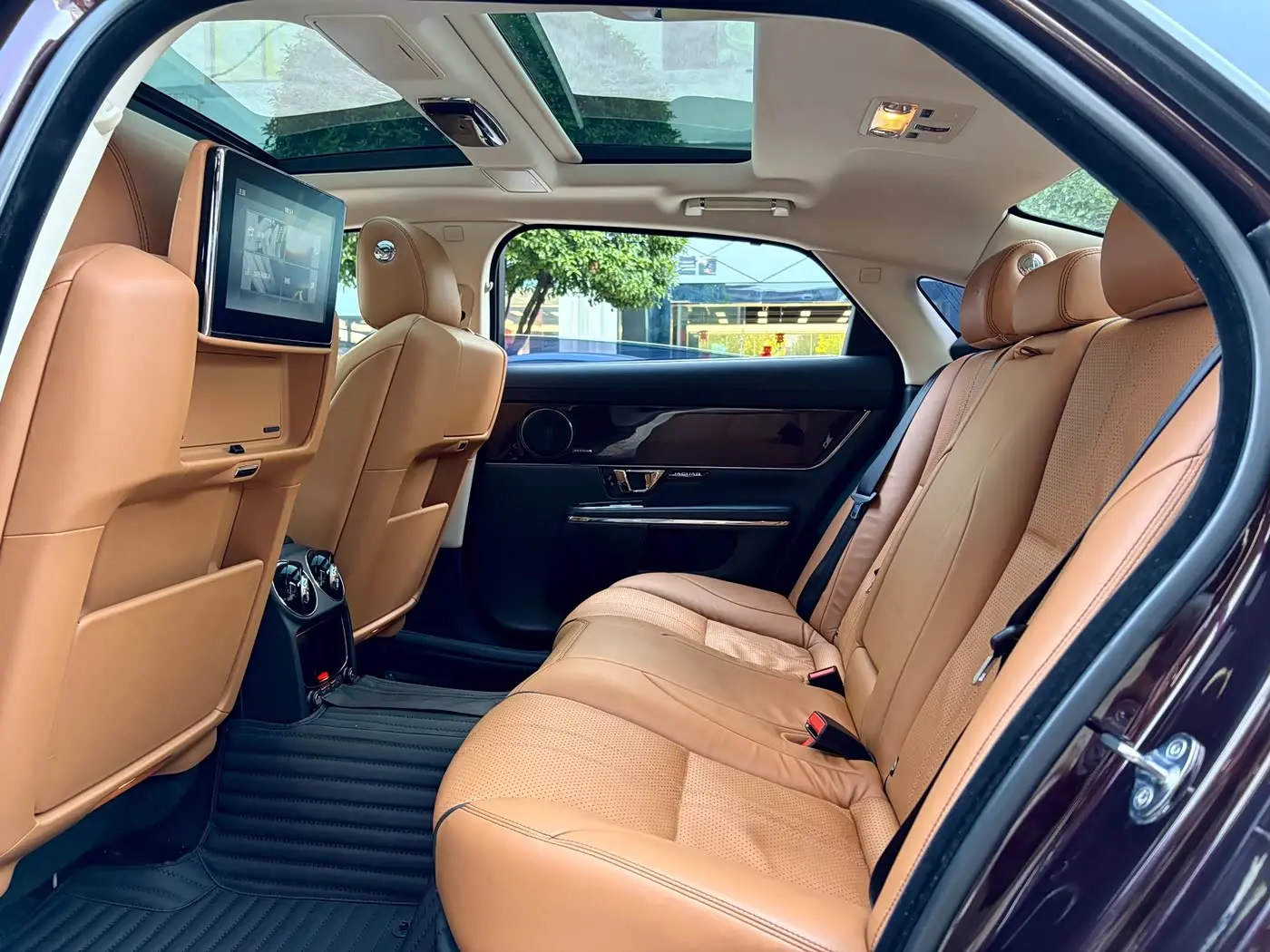 Jaguar XJ 2018 — Şəkil 8/19