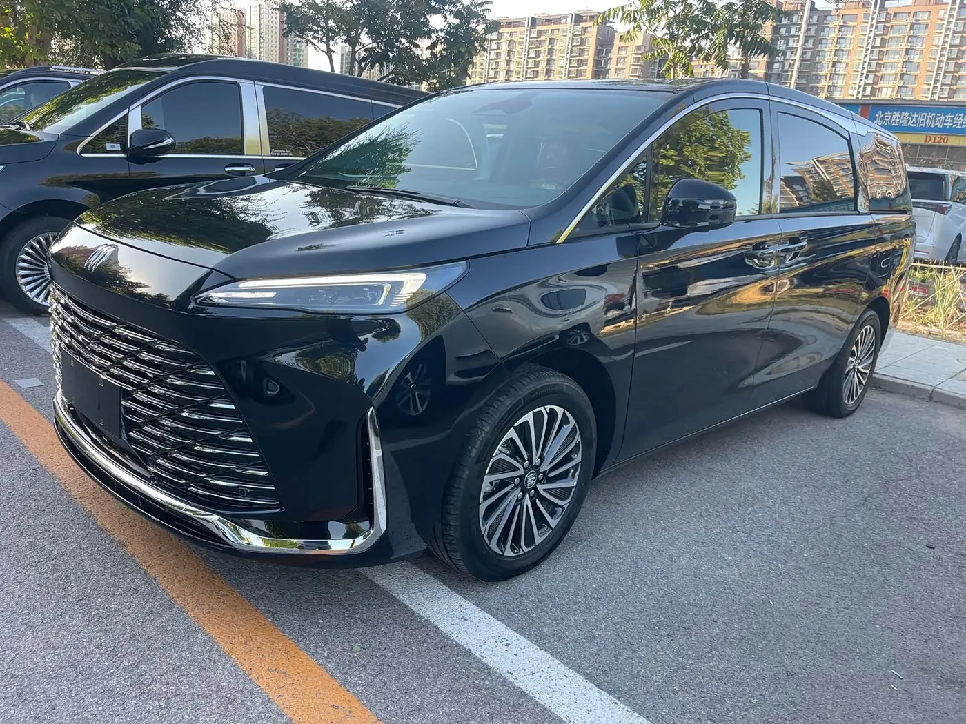 Buick GL8 New Energy 2026 — Photo 1/19
