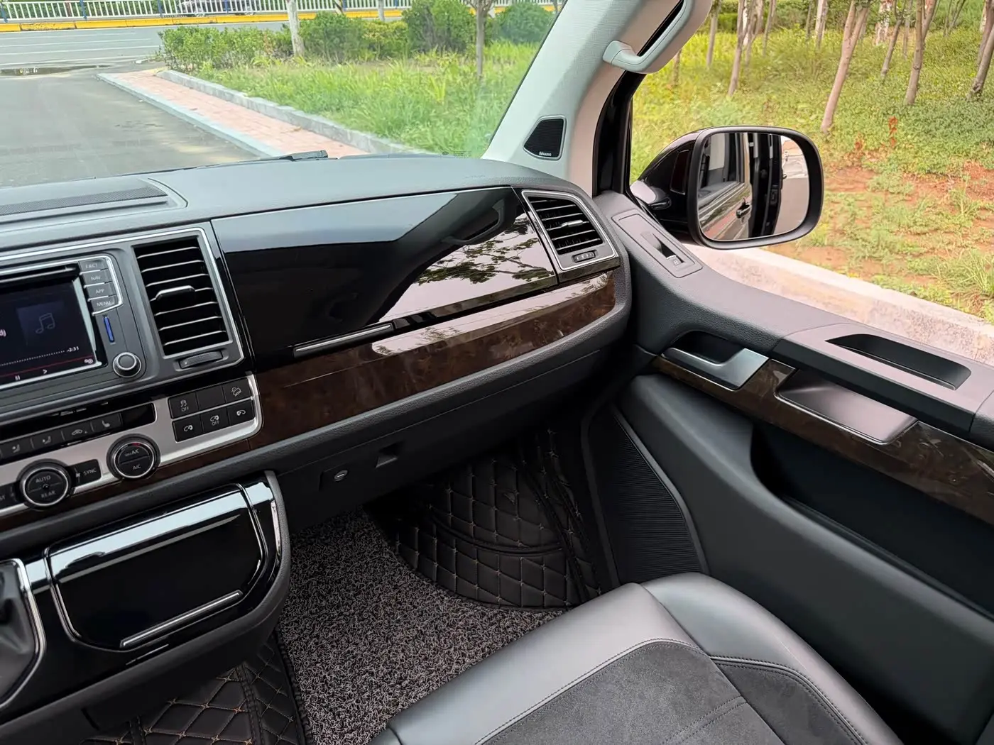 Volkswagen Multivan 2020 — Şəkil 12/20