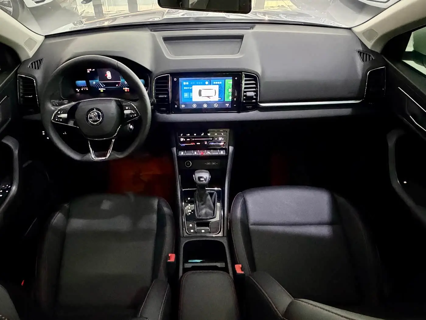 Škoda Karoq 2023 — Photo 6/17