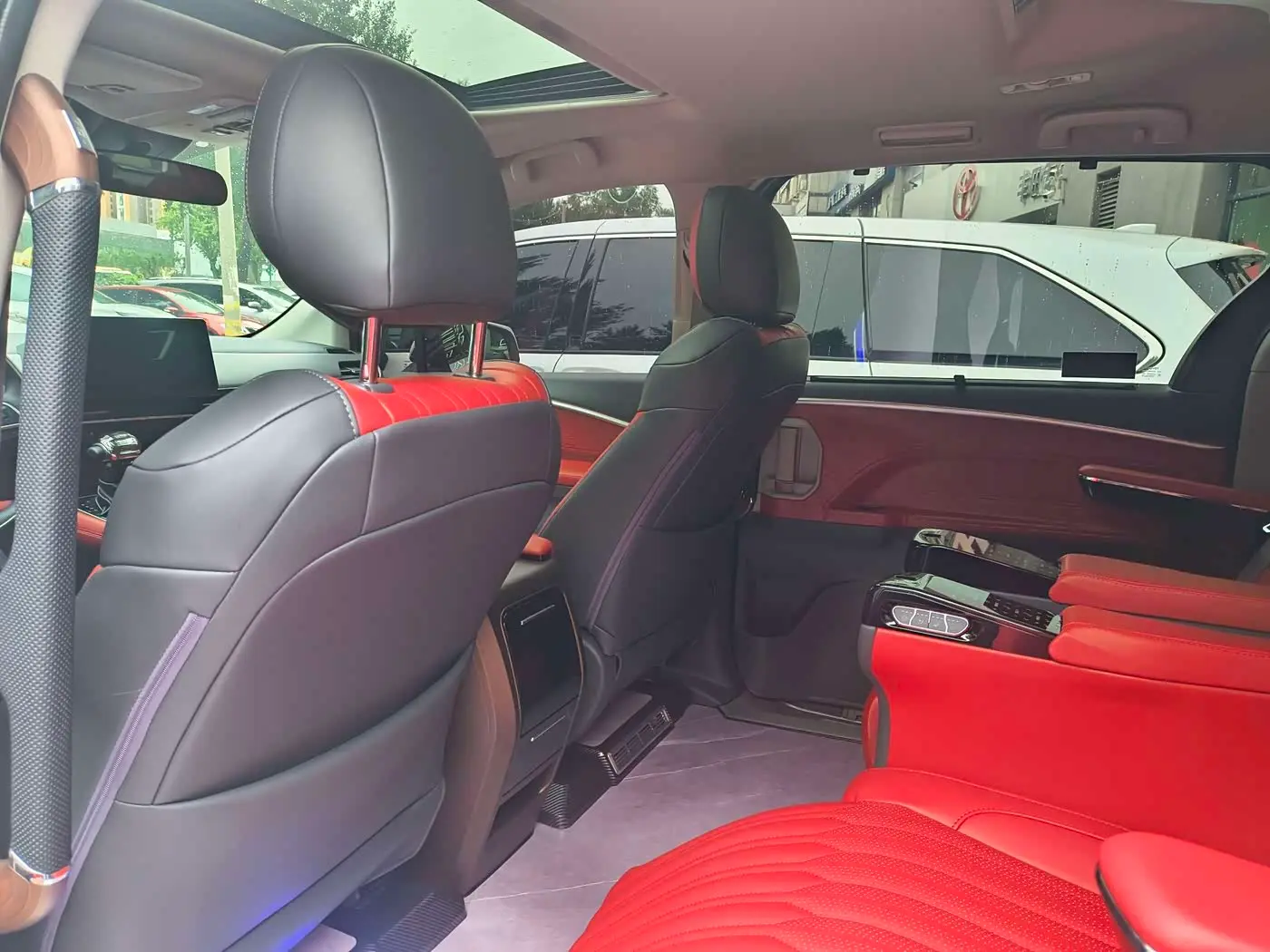 Toyota Sienna 2025 — ფოტო 15/20