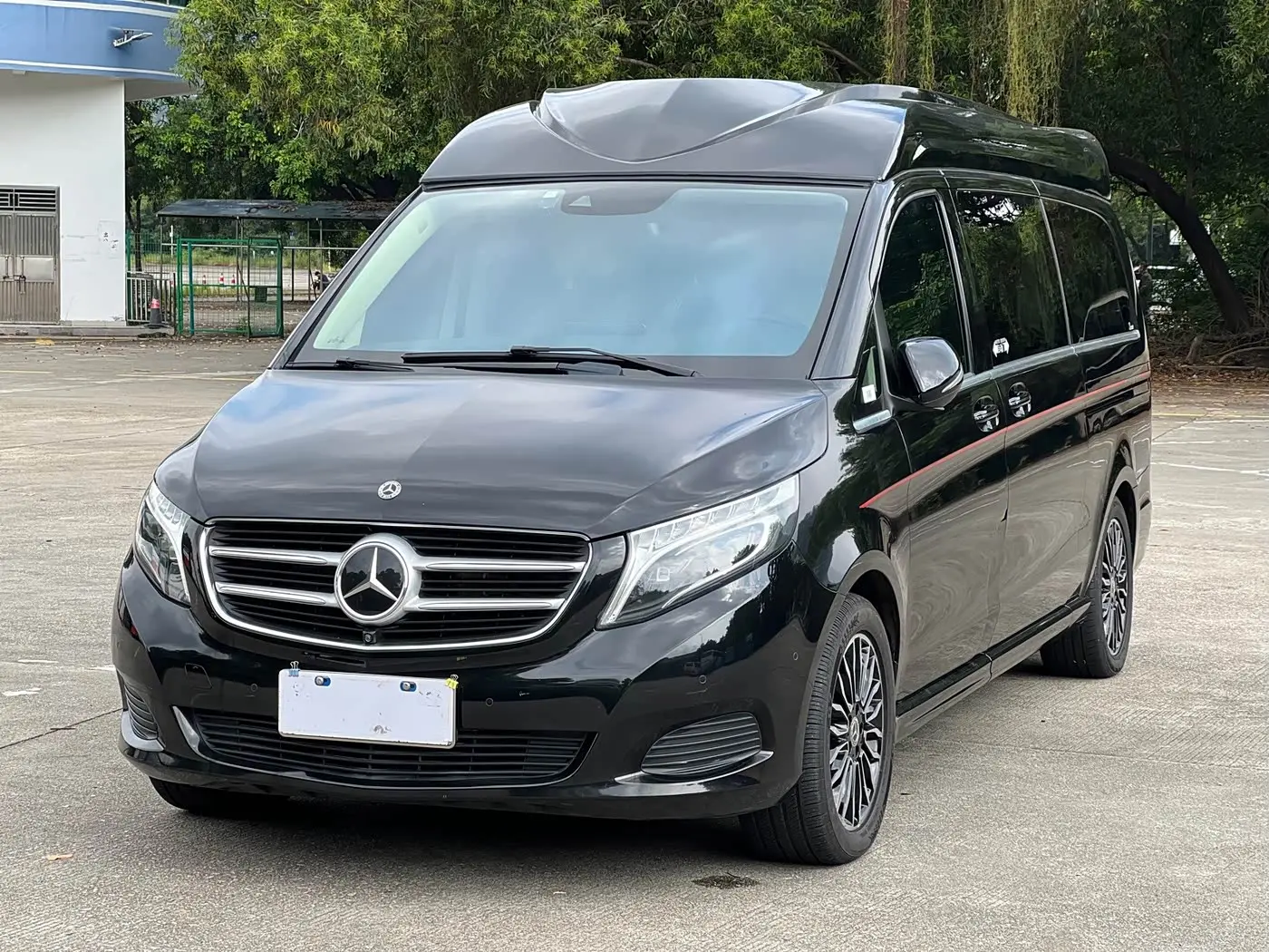 Mercedes-Benz V-Class 2021 — Photo 1/20