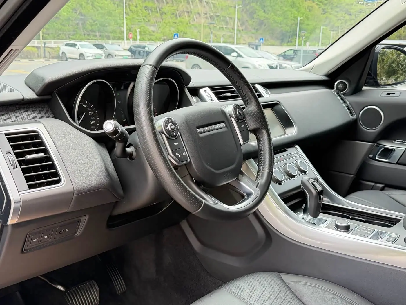 Land Rover Range Rover Sport 2017 — Photo 8/19