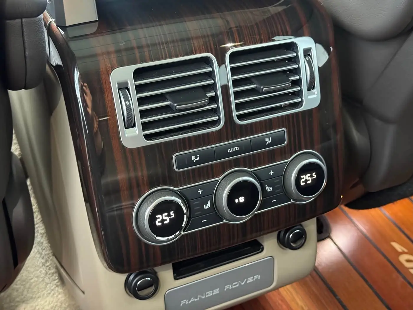 Land Rover Range Rover 2018 — Şəkil 12/18