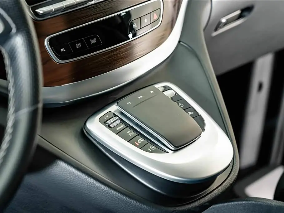 Mercedes-Benz V-Class 2022 — Photo 11/20