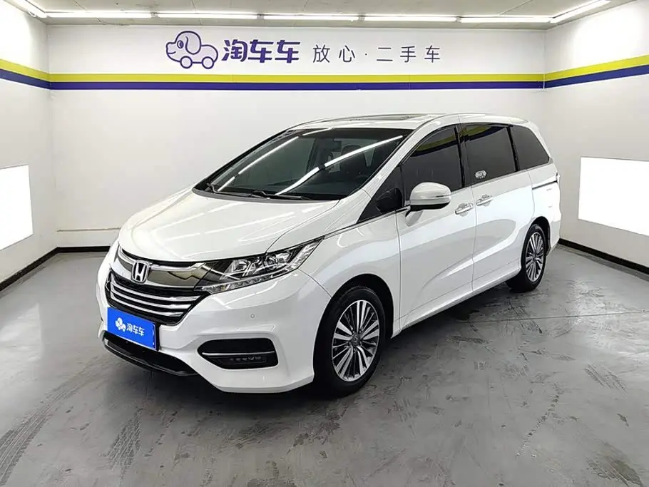 Honda Odyssey 2020 — Фото 1/16