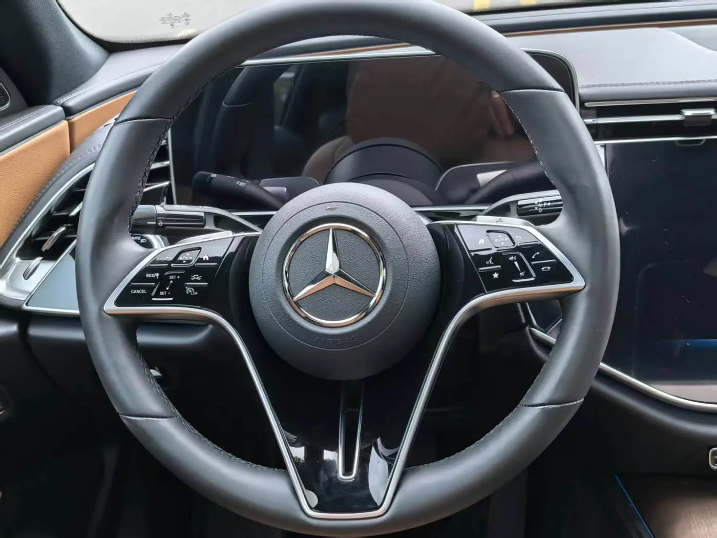 Mercedes-Benz E-Class 2024 — Photo 13/20