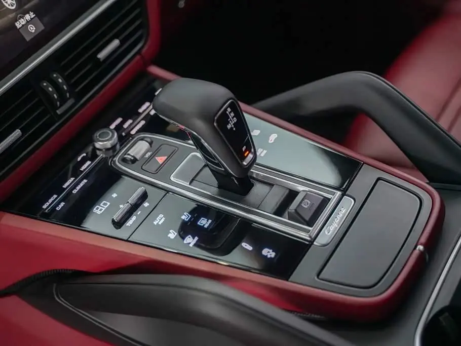 Porsche Cayenne 2020 — Фото 13/19