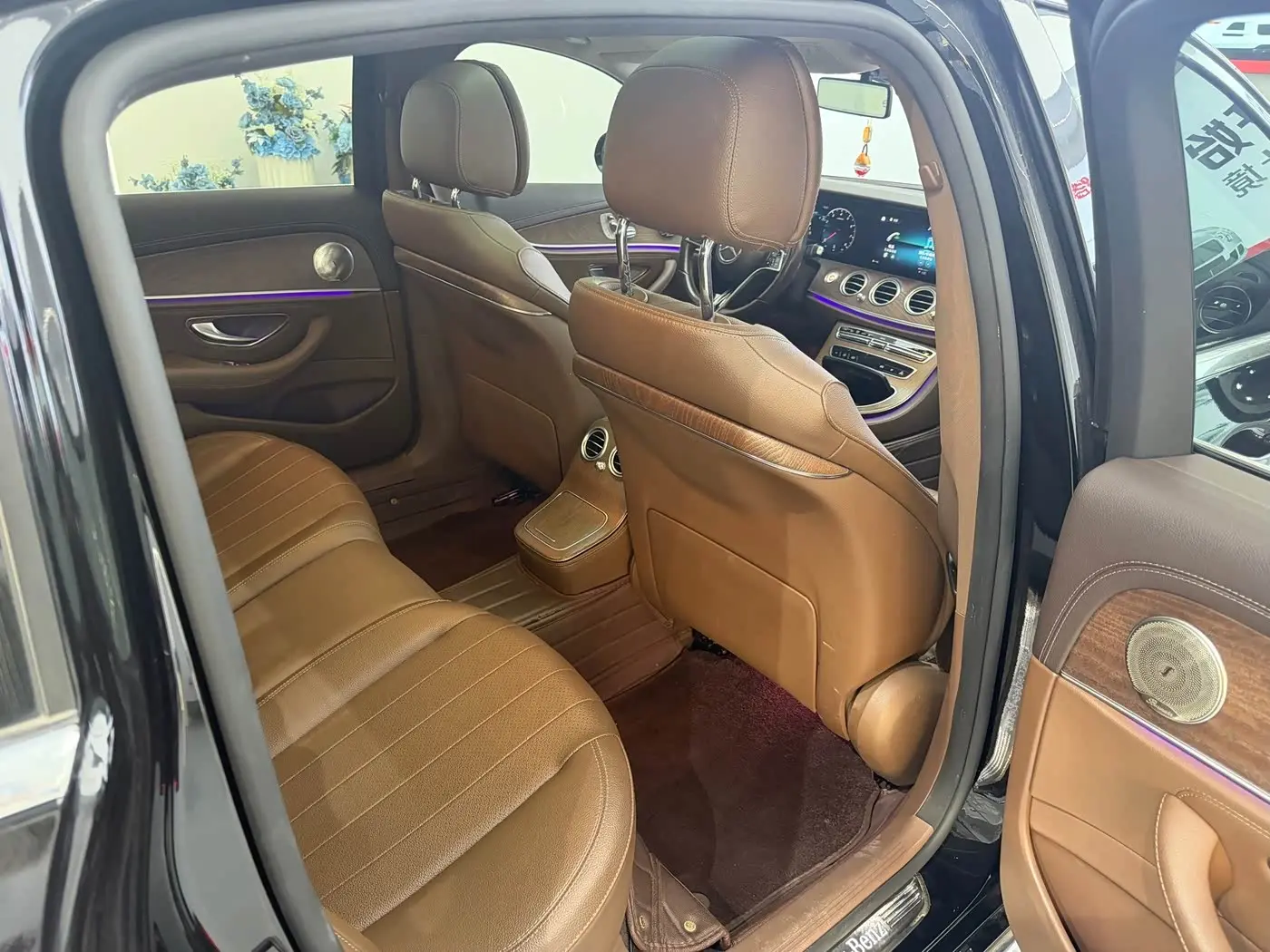 Mercedes-Benz E-Class 2022 — Photo 17/18