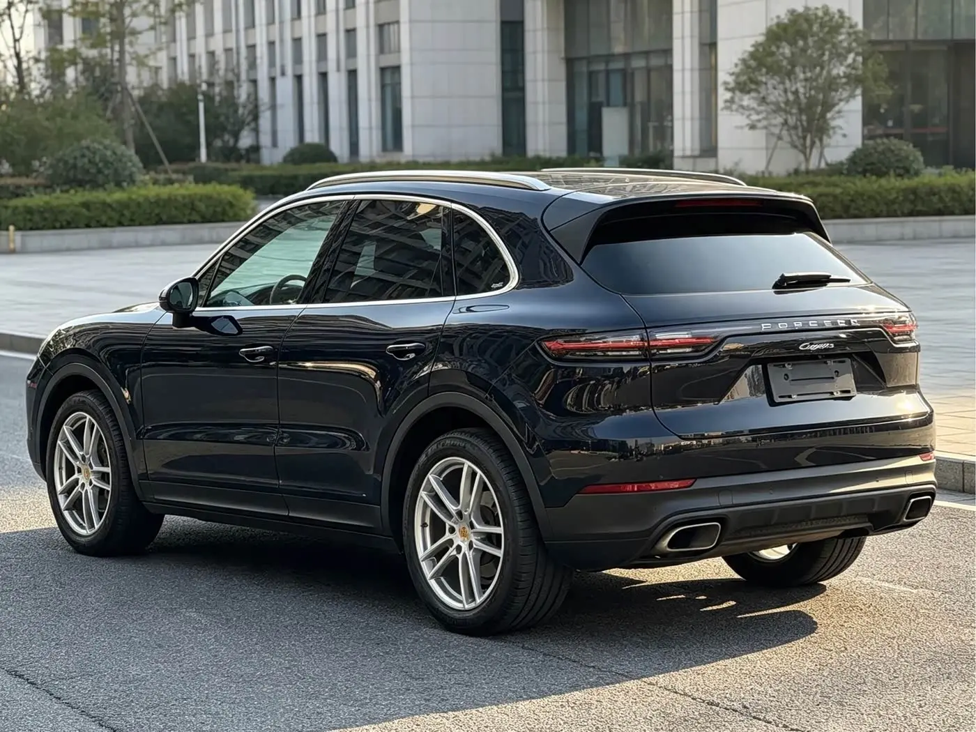 Porsche Cayenne 2018 — Photo 7/10