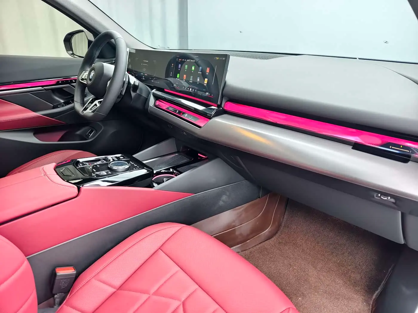 BMW 5 Series 2025 — Photo 10/17
