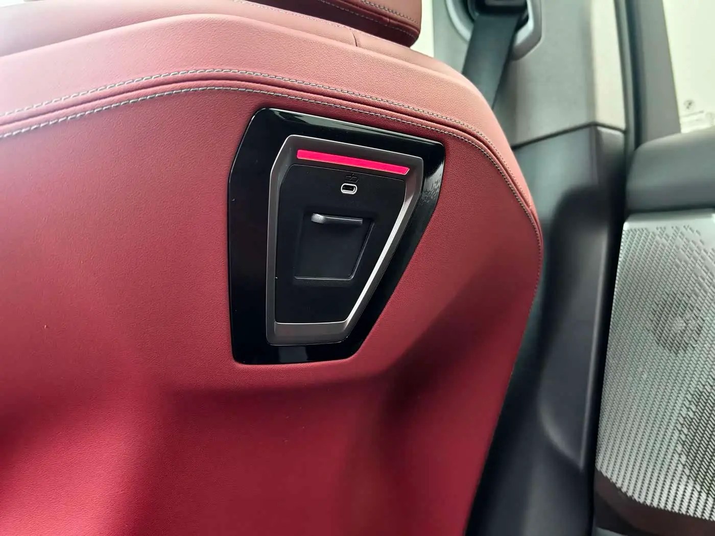 BMW 5 Series 2025 — Photo 13/17