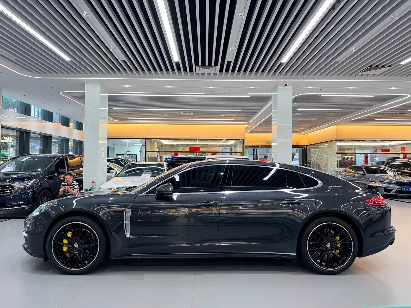 Porsche Panamera 2020 — Фото 14/18