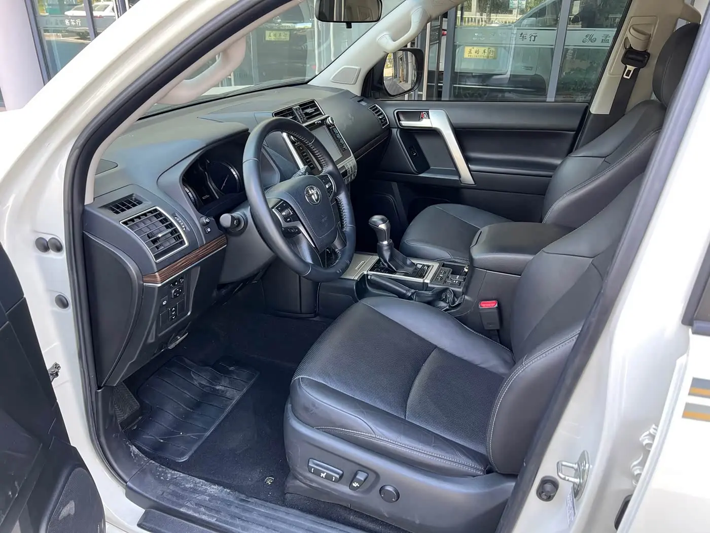 Toyota Prado 2019 — Photo 7/15