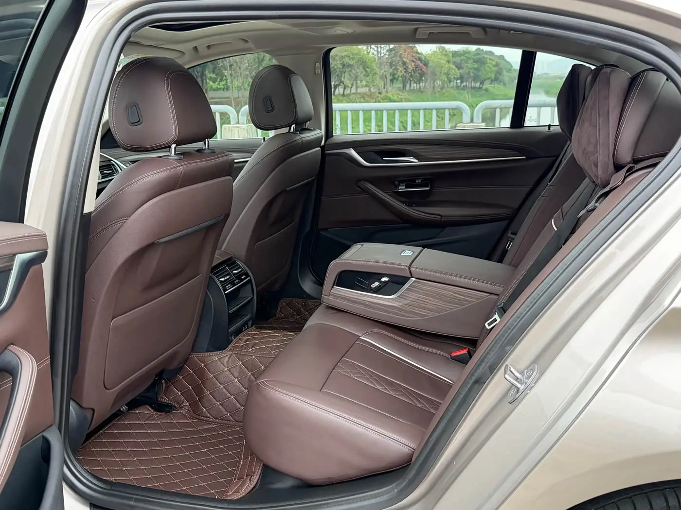 BMW 5 Series 2019 — Şəkil 13/20