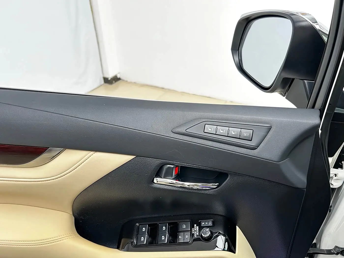 Toyota Alphard 2018 — Photo 7/20