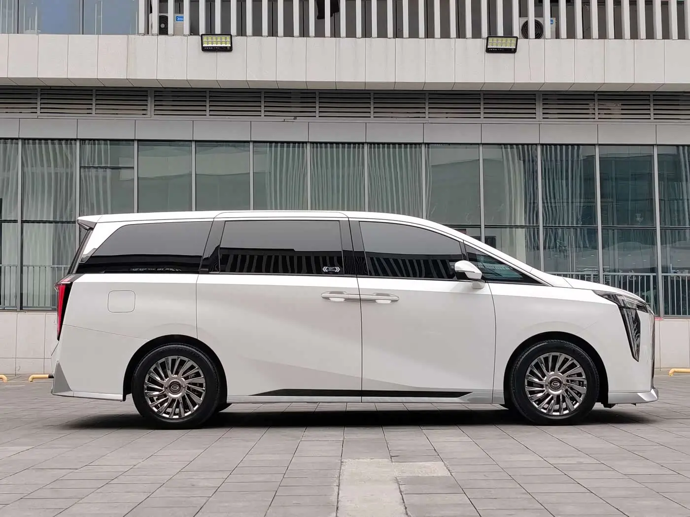 GAC Trumpchi Trumpchi M8 2023 — Photo 4/18