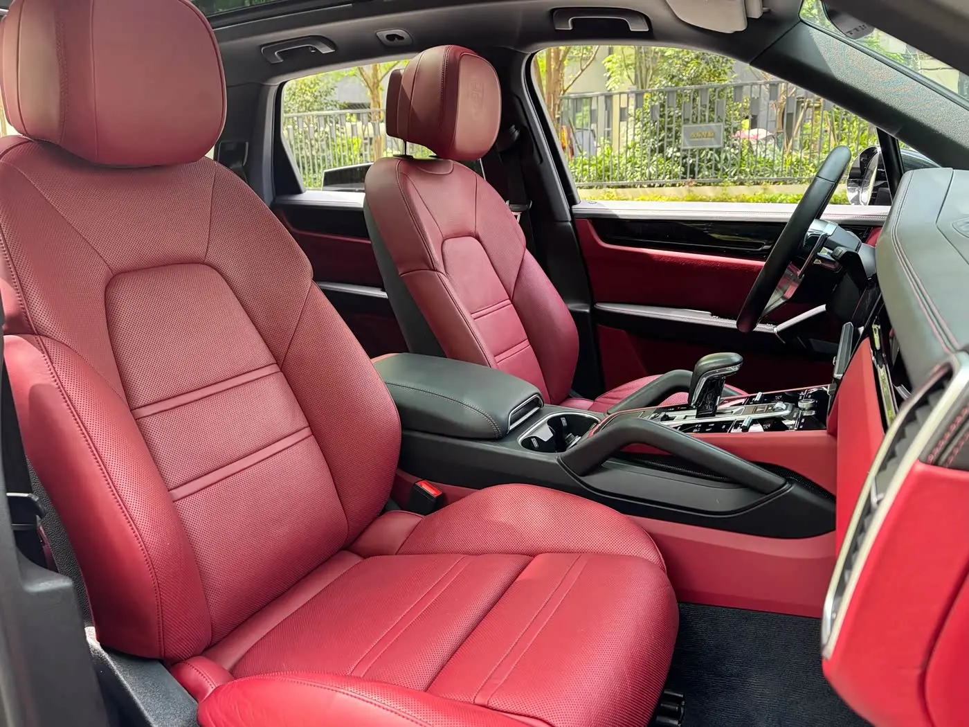 Porsche Cayenne 2020 — Photo 11/17