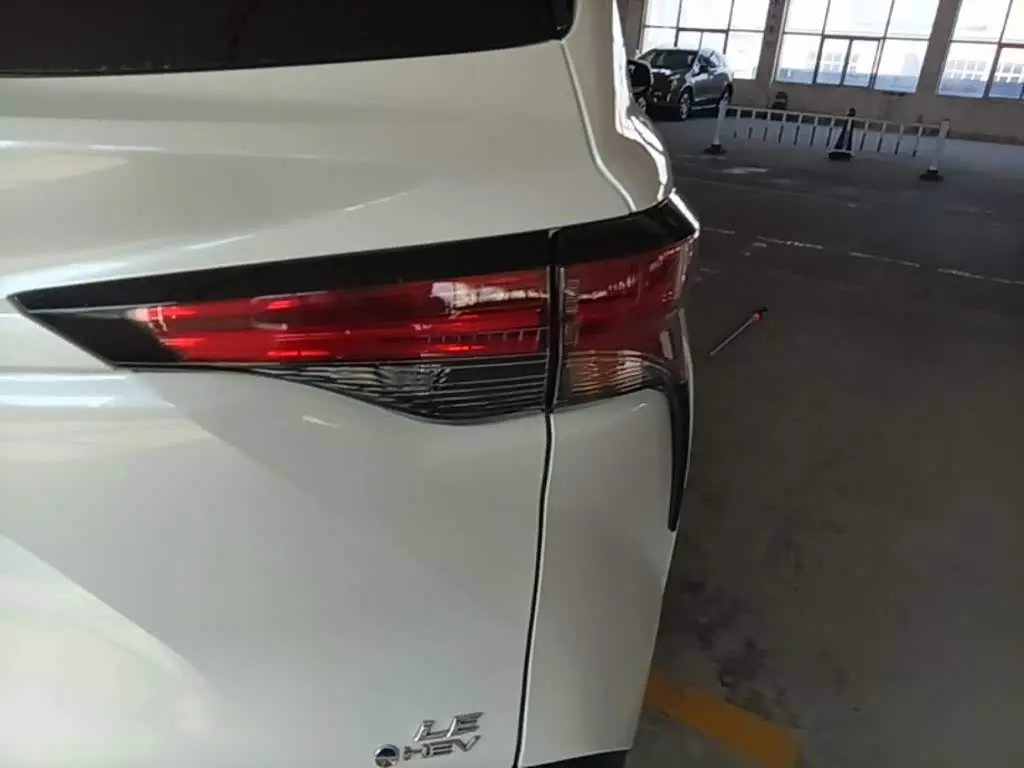 Toyota Sienna 2025 — Photo 8/20