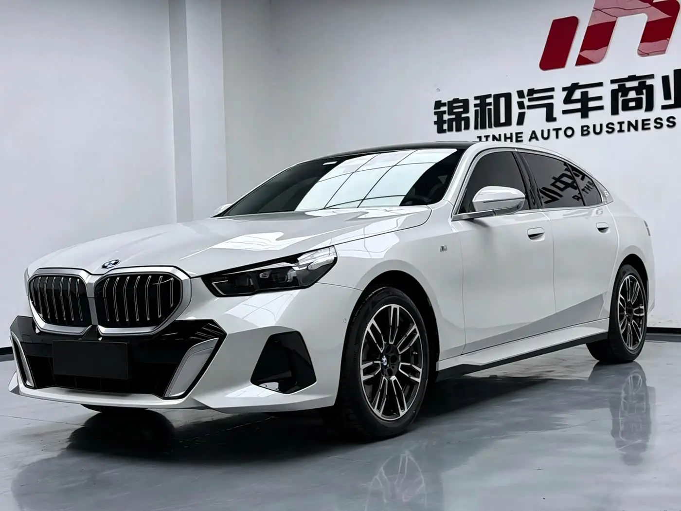 BMW 5 Series 2024 — Şəkil 1/18