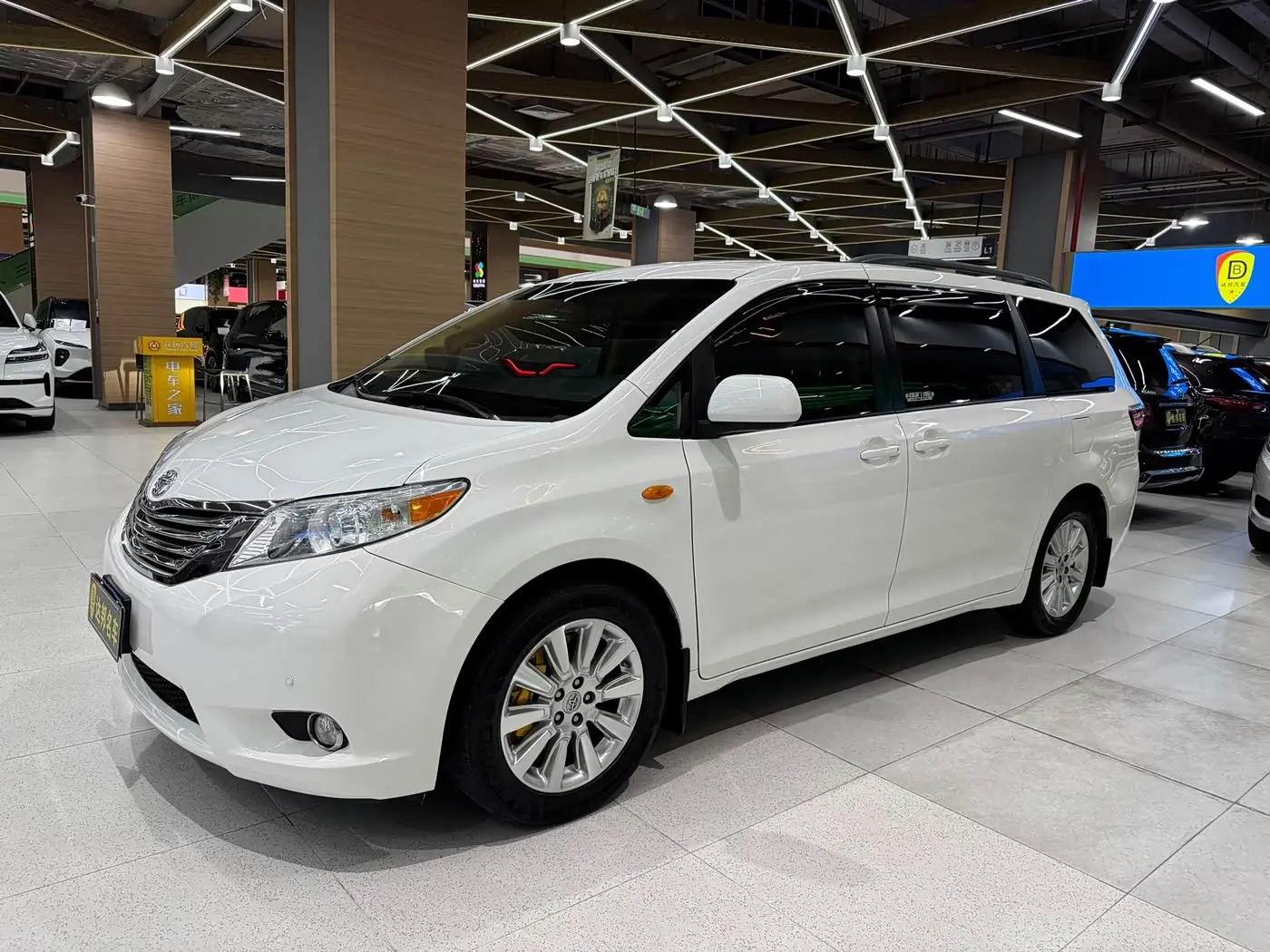 Toyota Sienna 2016 — Photo 4/18