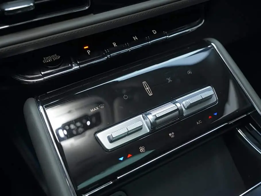 Lincoln Aviator 2024 — Photo 10/20