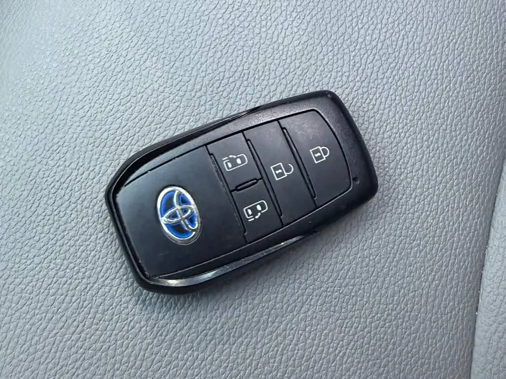 Toyota Granvia 2024 — Şəkil 10/17