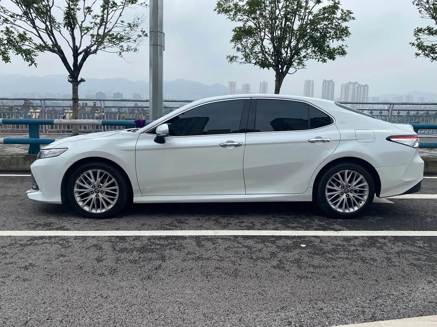 Toyota Camry 2020 — Photo 3/10