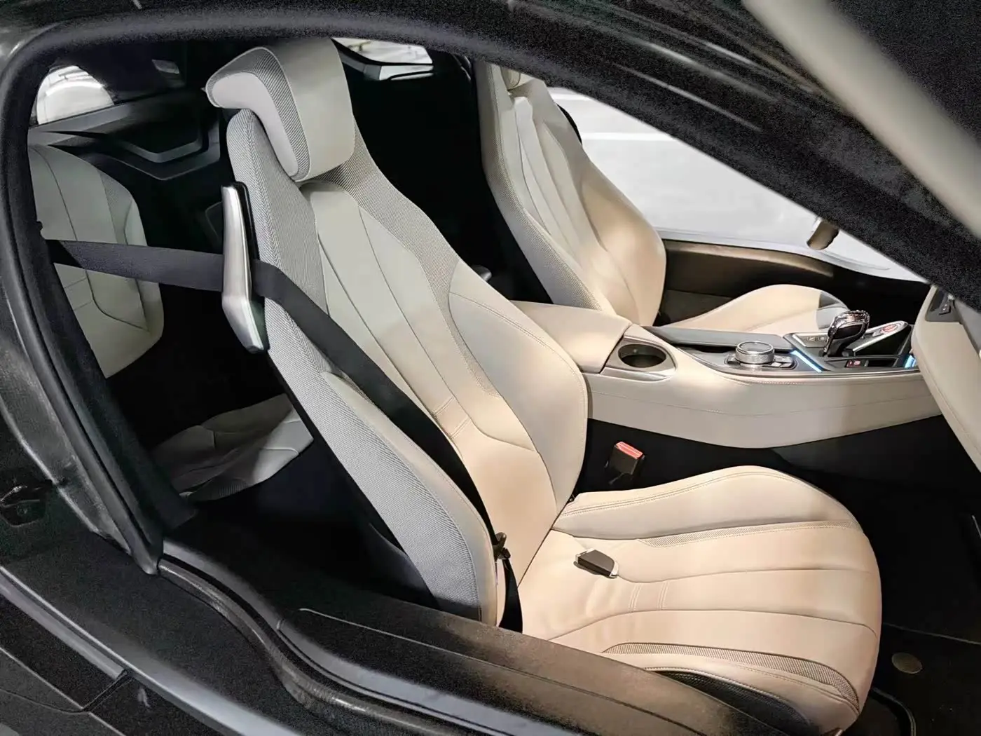 BMW i8 2018 — Photo 13/18