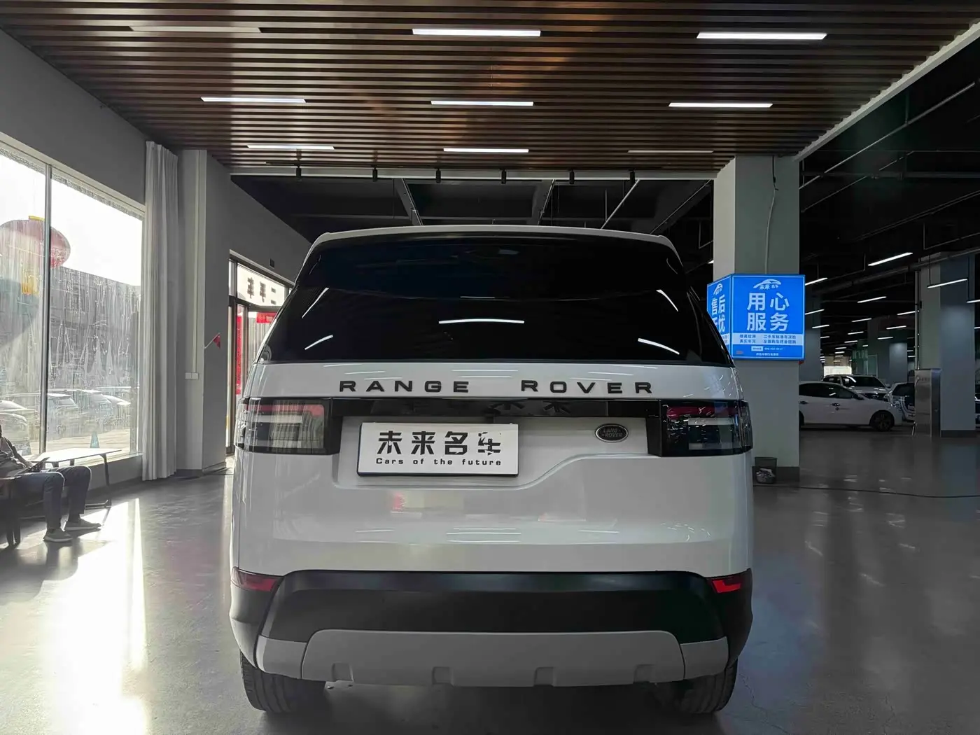 Land Rover Discovery 2018 — Photo 15/18