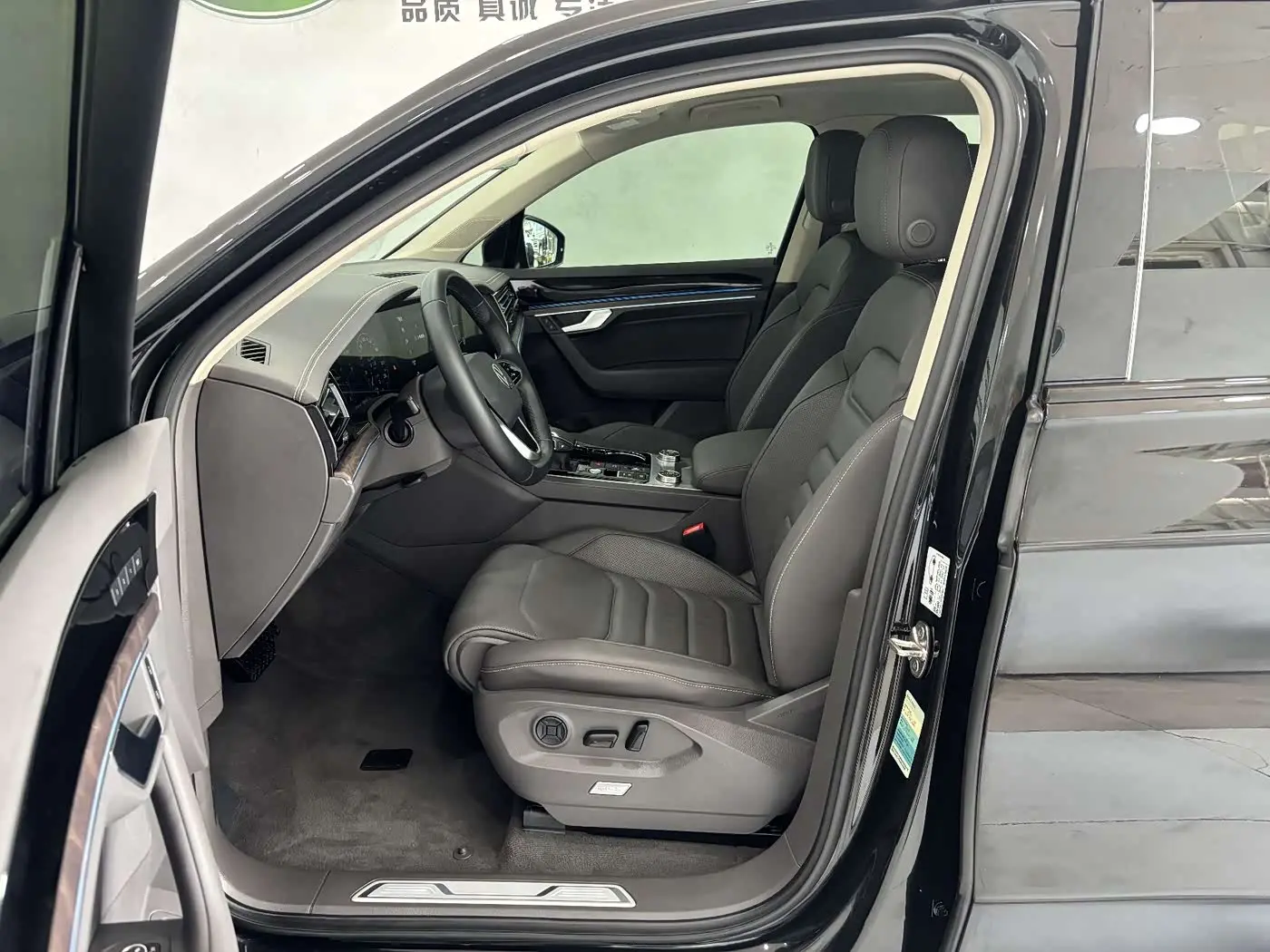 Volkswagen Touareg 2025 — Photo 11/20