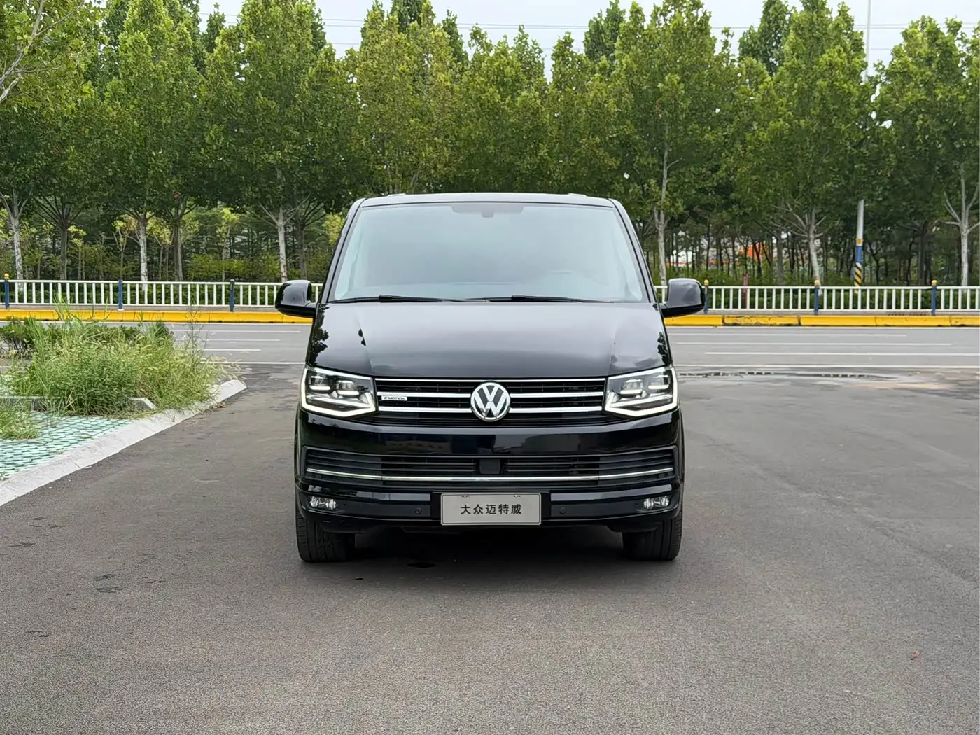 Volkswagen Multivan 2017 — Photo 2/20