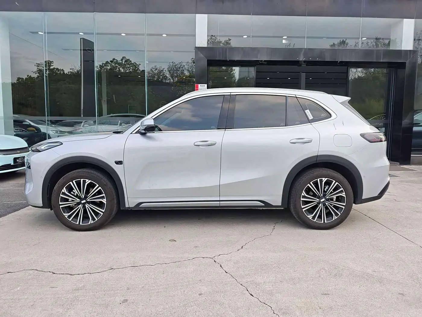 Geely Galaxy Galaxy Starship 7 EM-i 2025 — Photo 4/12