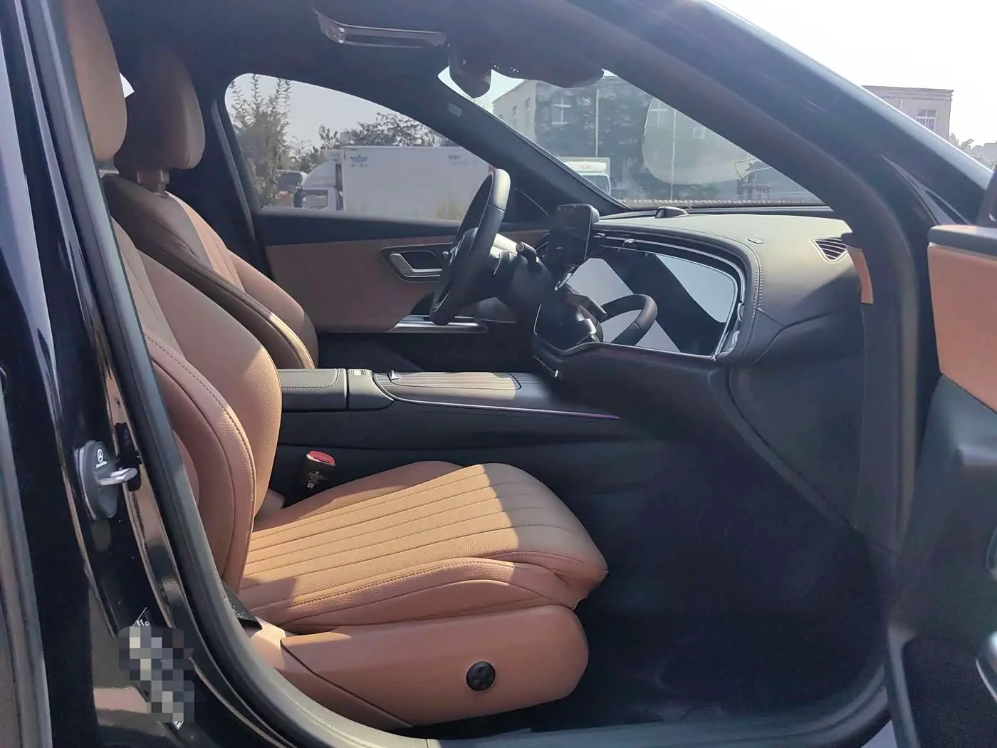 Mercedes-Benz E-Class 2025 — Photo 9/12