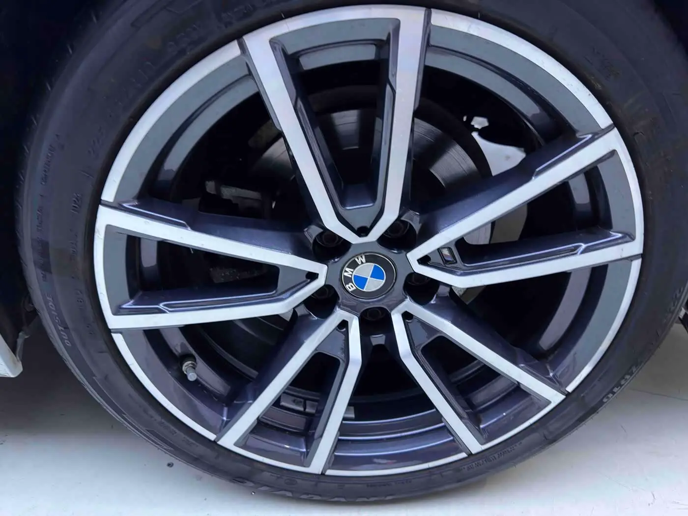 BMW 3 Series 2023 — Photo 18/20