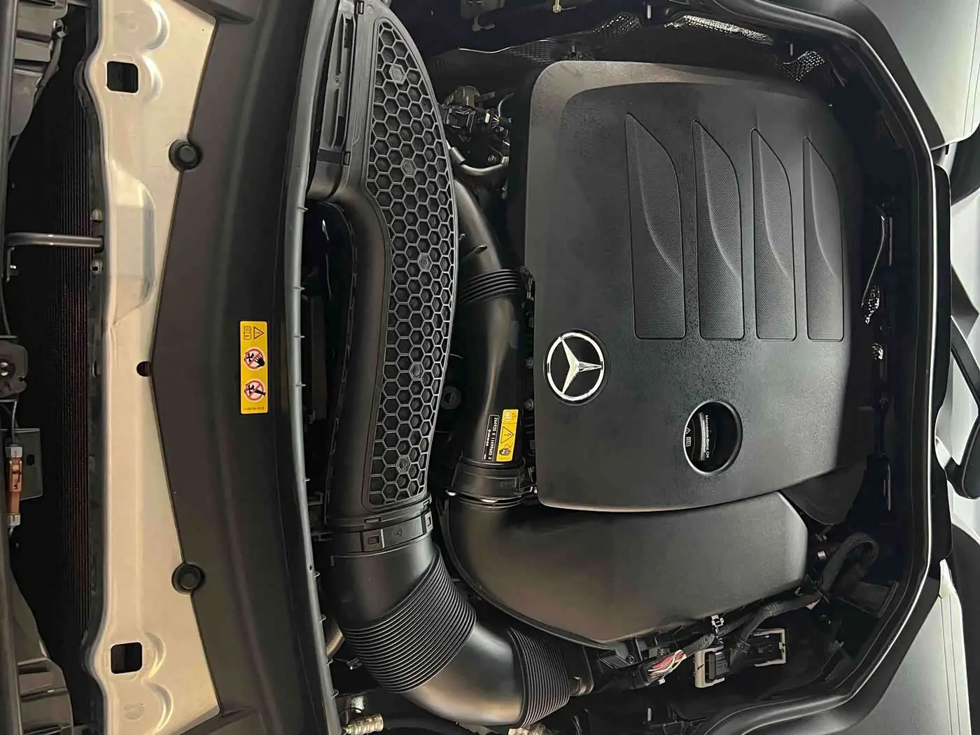 Mercedes-Benz E-Class 2023 — Photo 15/16
