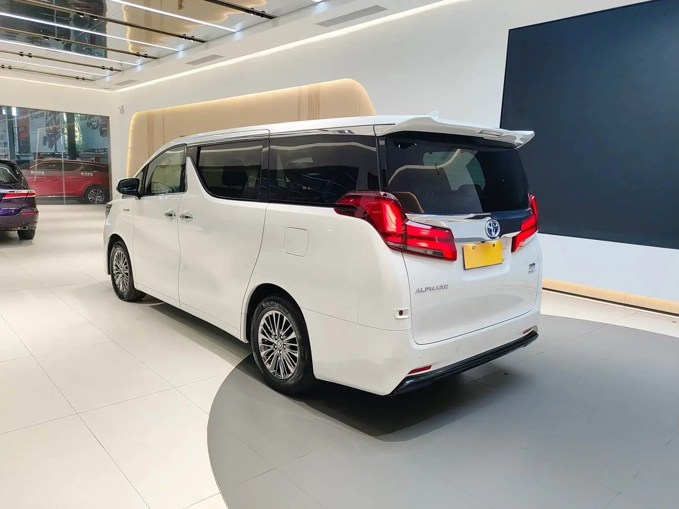 Toyota Alphard 2021 — Photo 6/18