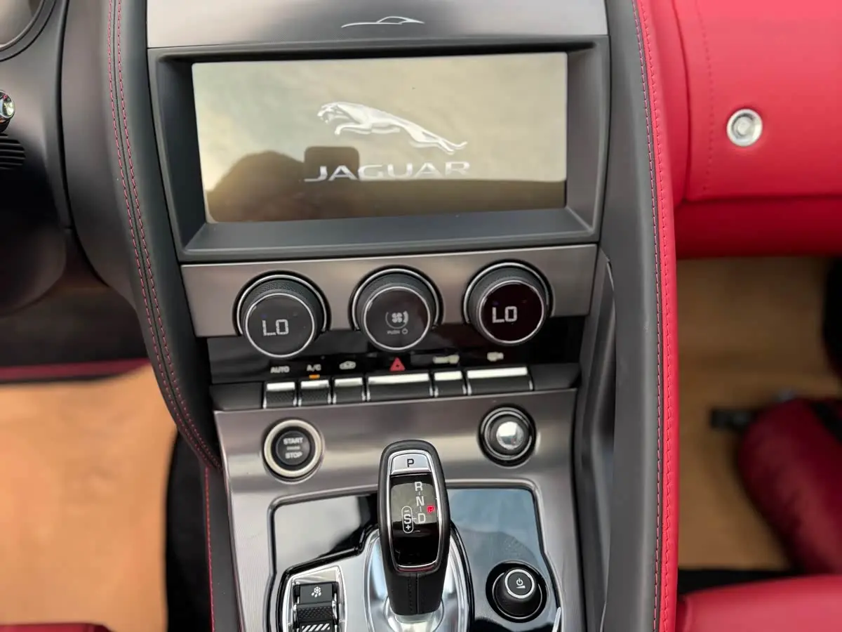 Jaguar F-TYPE 2024 — Şəkil 11/17