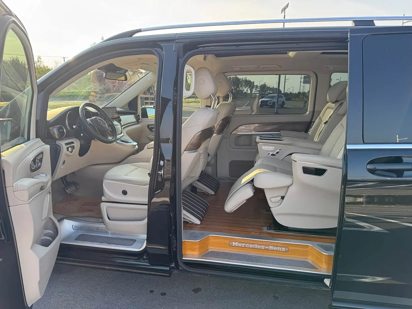 Mercedes-Benz V-Class 2022 — Photo 11/20