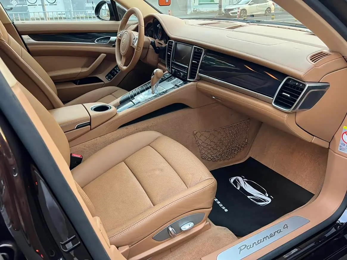 Porsche Panamera 2012 — Photo 12/18