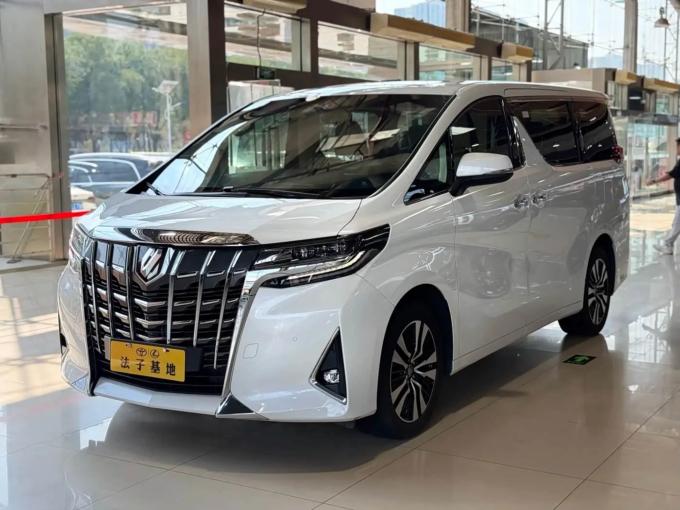 Toyota Alphard 2018 — Şəkil 4/20