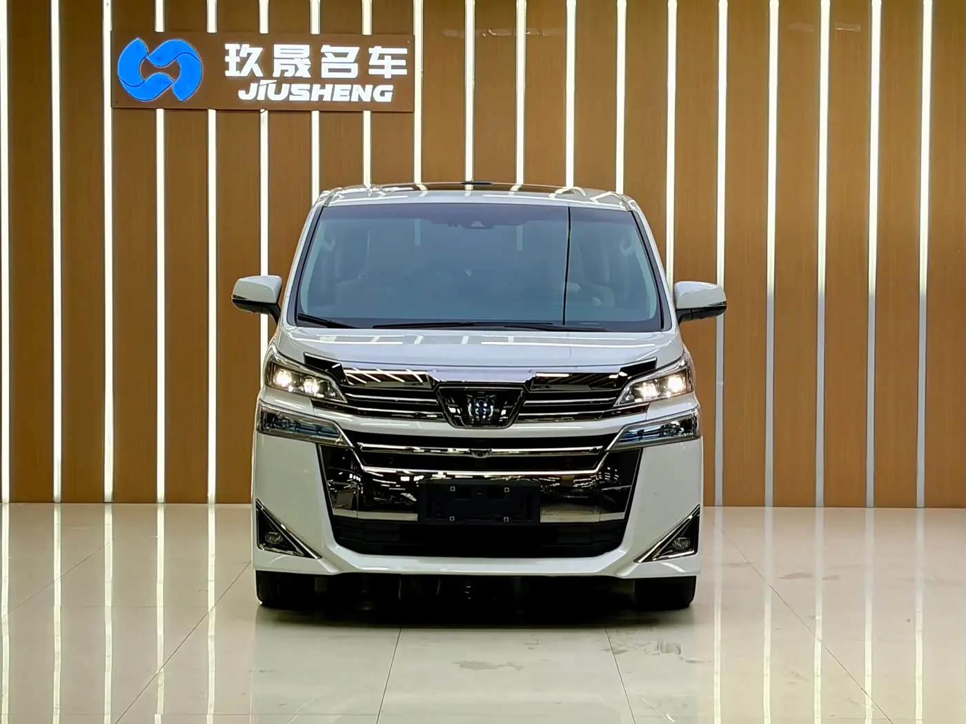 Toyota Vellfire 2022 — Photo 2/20