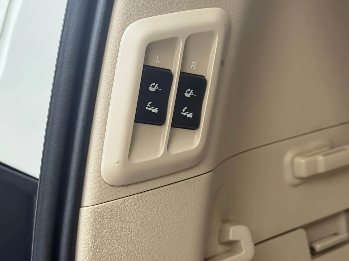 Toyota Prado 2020 — Photo 9/18