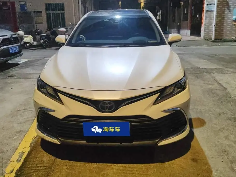 Toyota Camry 2021 — Photo 2/16