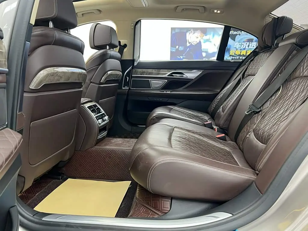 BMW 7 Series 2020 — ფოტო 20/20