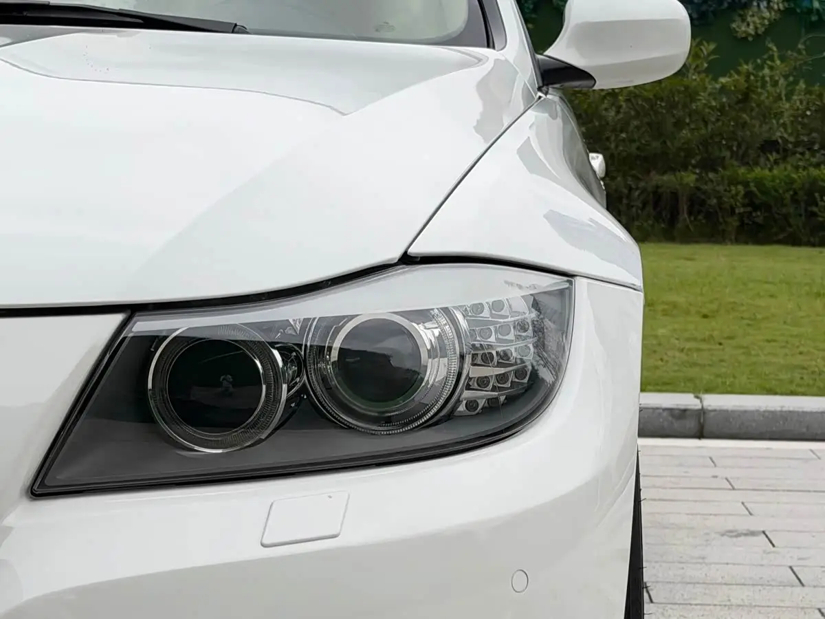 BMW 3 Series 2011 — Фото 3/13