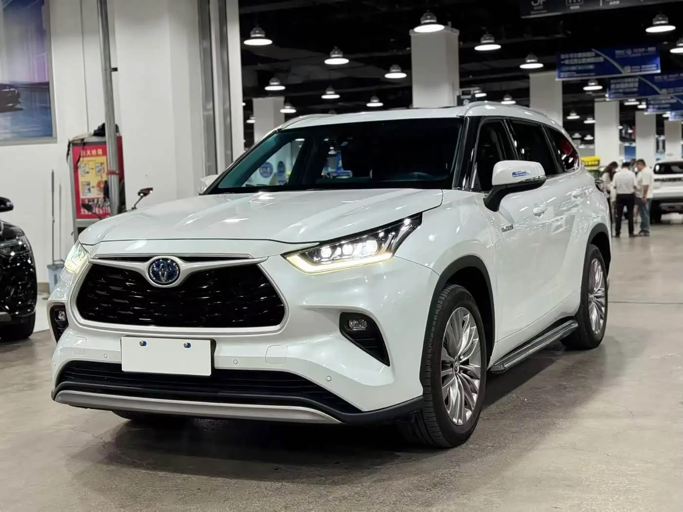 Toyota Highlander 2023 — Şəkil 2/9