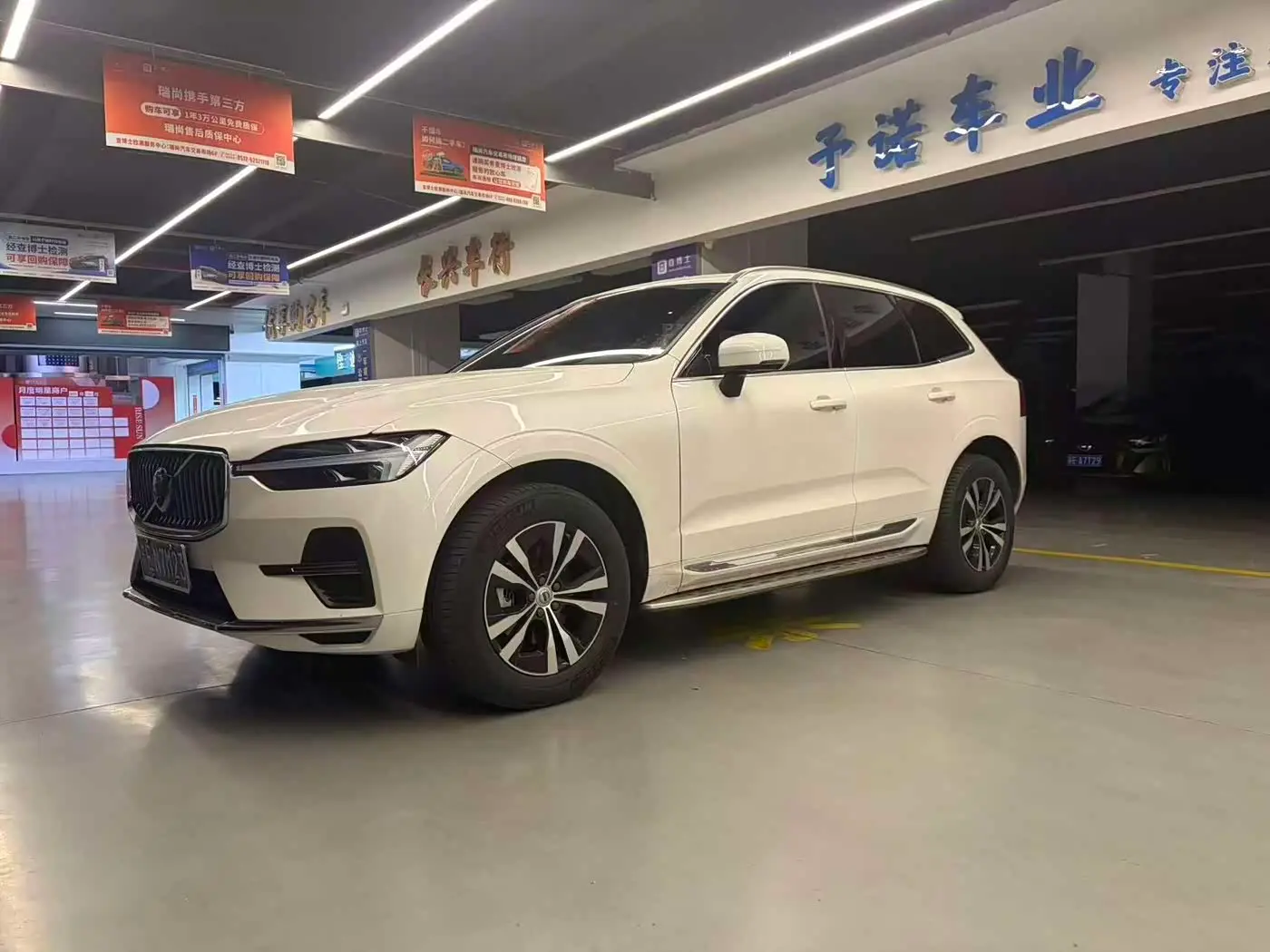 Volvo XC60 2023 — Фото 1/9