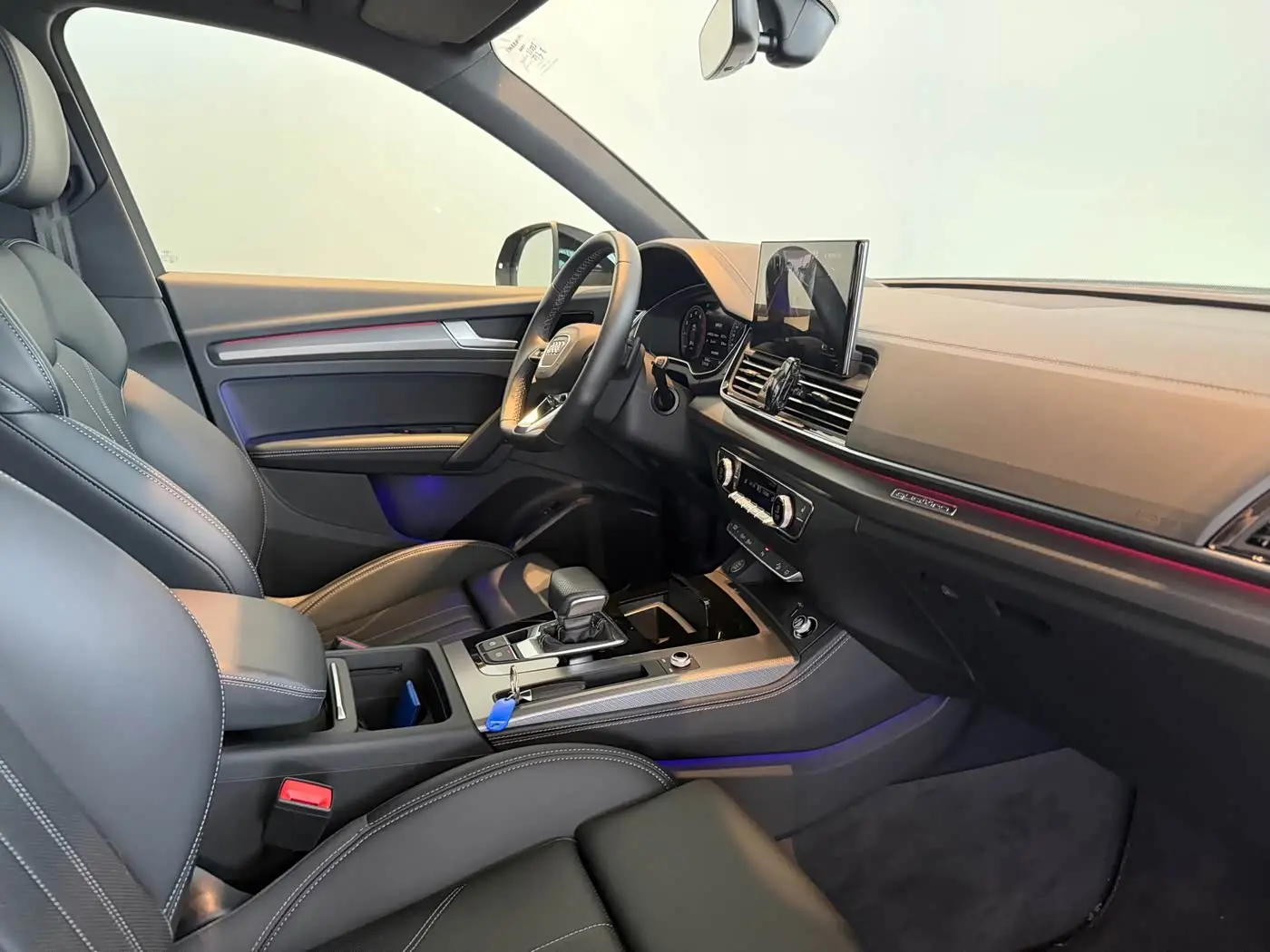 Audi Q5L 2025 — Photo 8/20